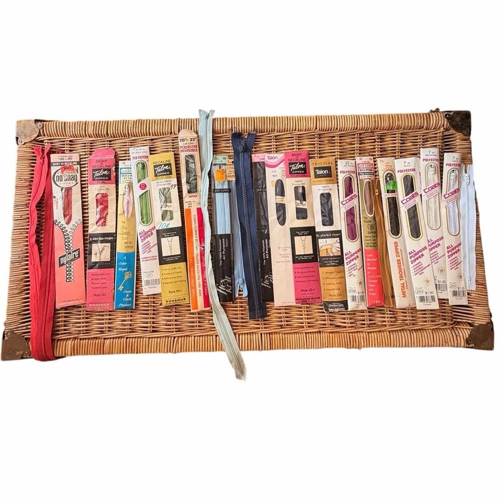 Lot 24 vintage zippers multiple colors lengths most in packaging metal & nylon